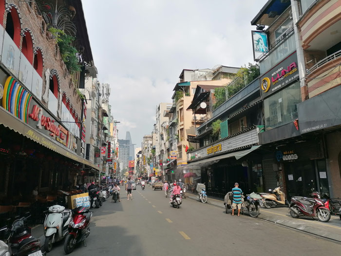 Backpackerviertel Bui Vien Street Saigon am Tag