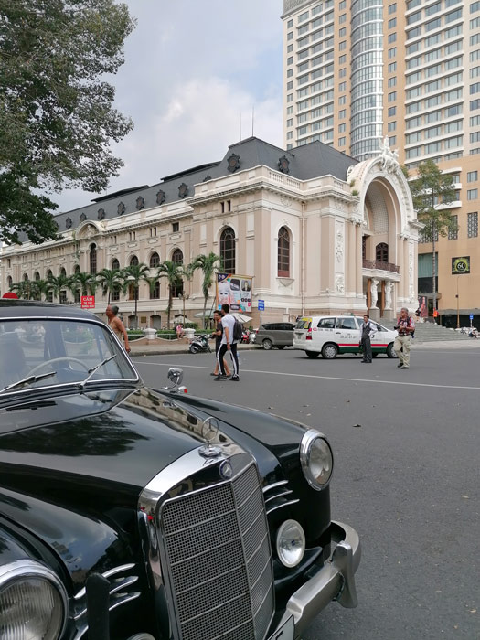 Blick auf die Oper Ho-Chi-Minh-Stadt vom Hotel Continental aus