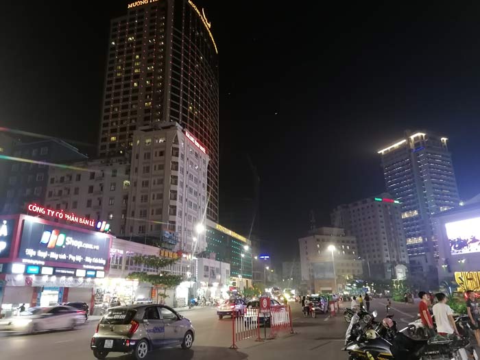 Halong City Bai Chay am Abend