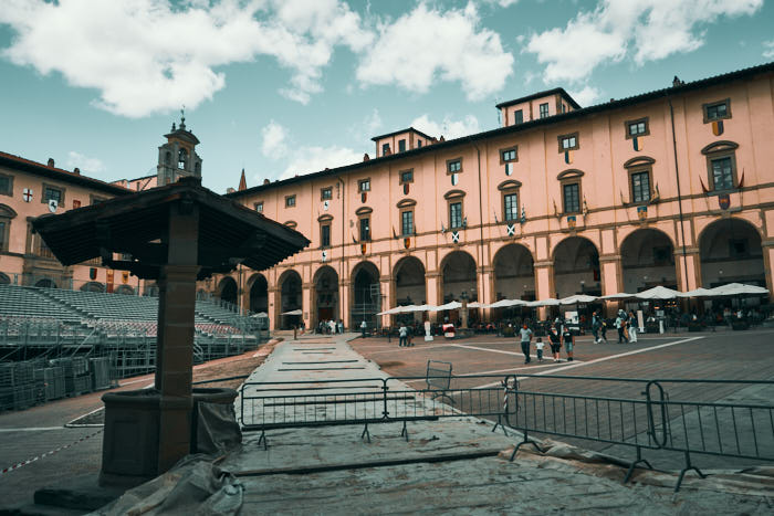 Piazza Grande Arezzo mit Brunnen