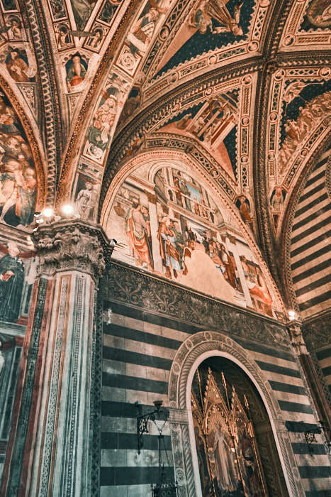 Baptisterium Siena innen