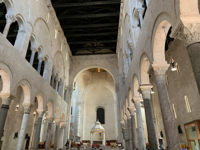 Kathedrale San Sabino innen