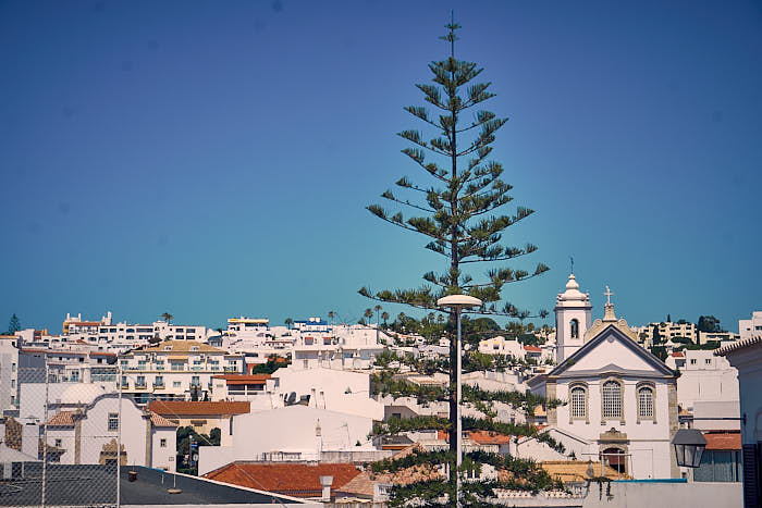 Blick über Albufeira weiße Häuser
