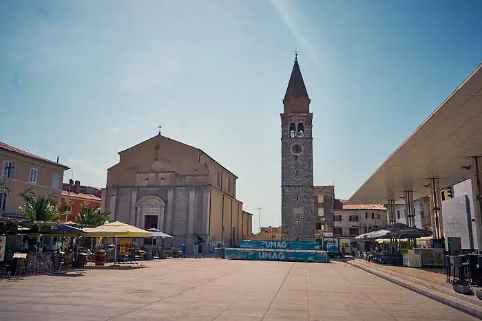 Umag Pfarrkirche Mariä Himmelfahrt und St. Peregrinus